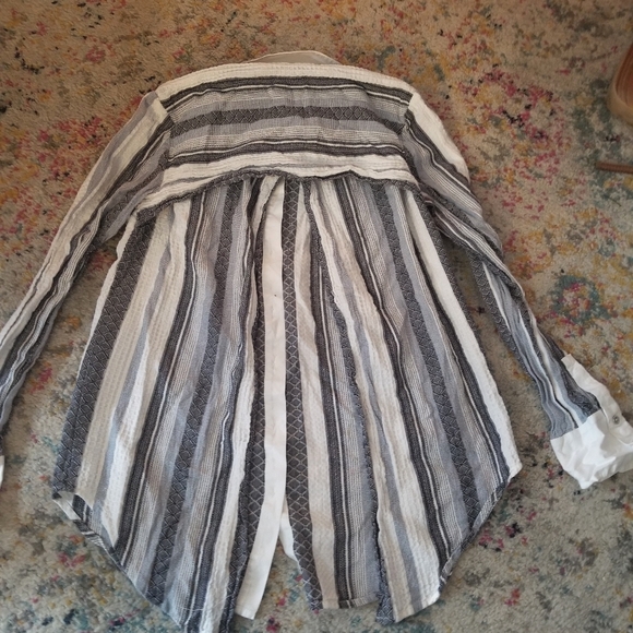 Open-Back Button Up - Picture 5 of 5